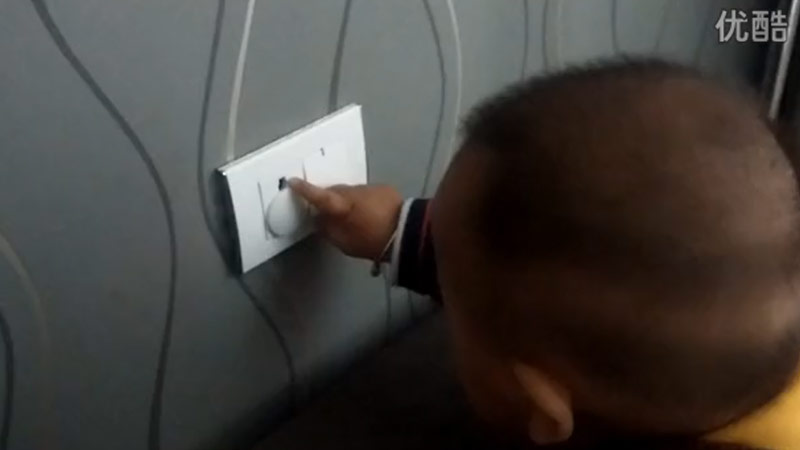 Produced by Zhongke Electrician: God, what can we do? The protective cover of the baby's anti-shock safety socket is not safe at all! ! _HD